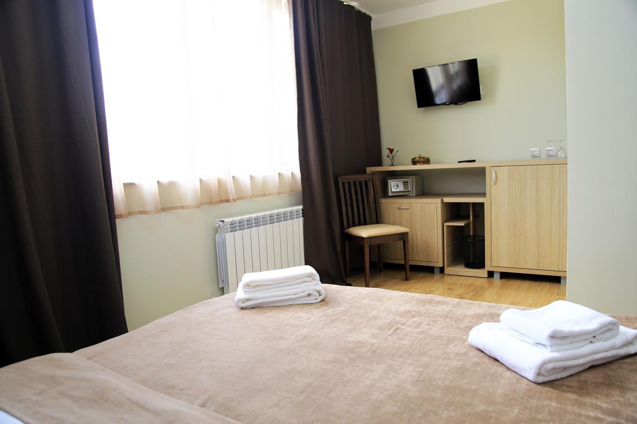 Iveria Hotel Khashuri Exteriör bild